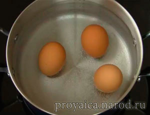 Как варить яйца в мешочек